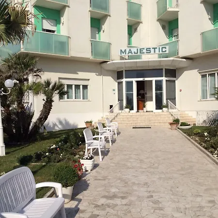 Hotel Majestic Hotell 3*