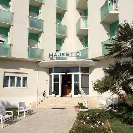 Hotell Hotel Majestic 3*