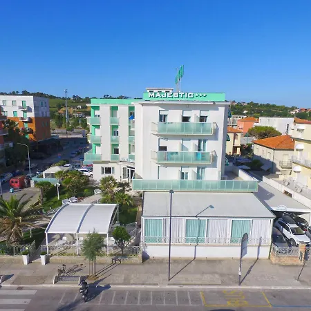 Hotel Majestic Hotell 3*